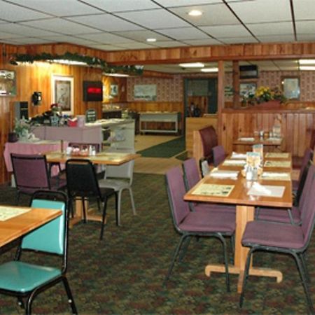 Zellar'S Village Inn Newberry Экстерьер фото