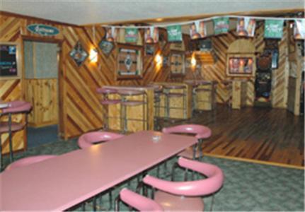 Zellar'S Village Inn Newberry Экстерьер фото